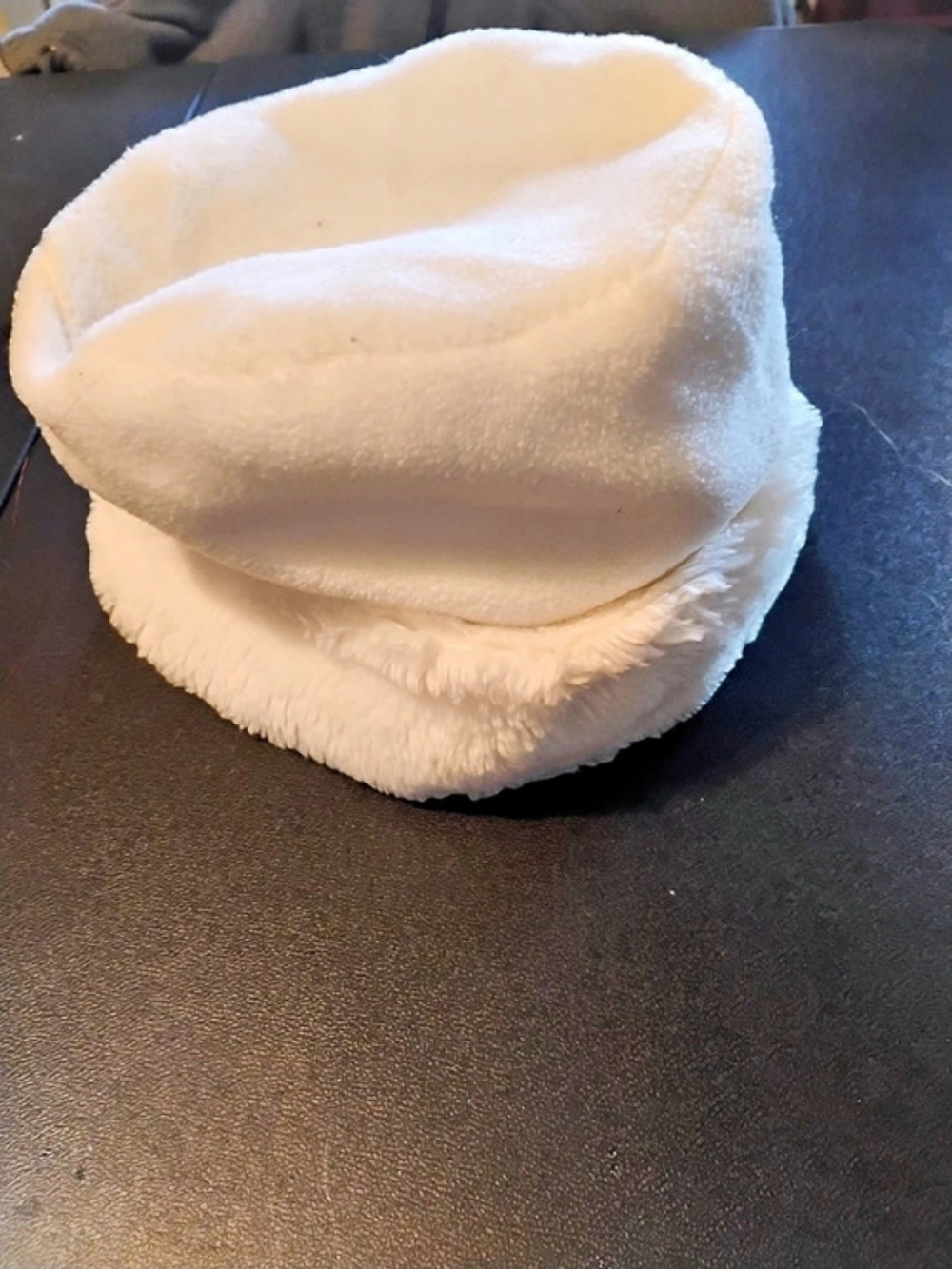 Fuzzy Bucket Hat in White Like New